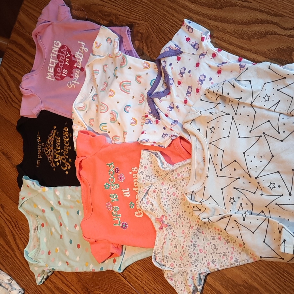 Onesies baby girl 8 piece three to six months short sleeve and one long sleeve b